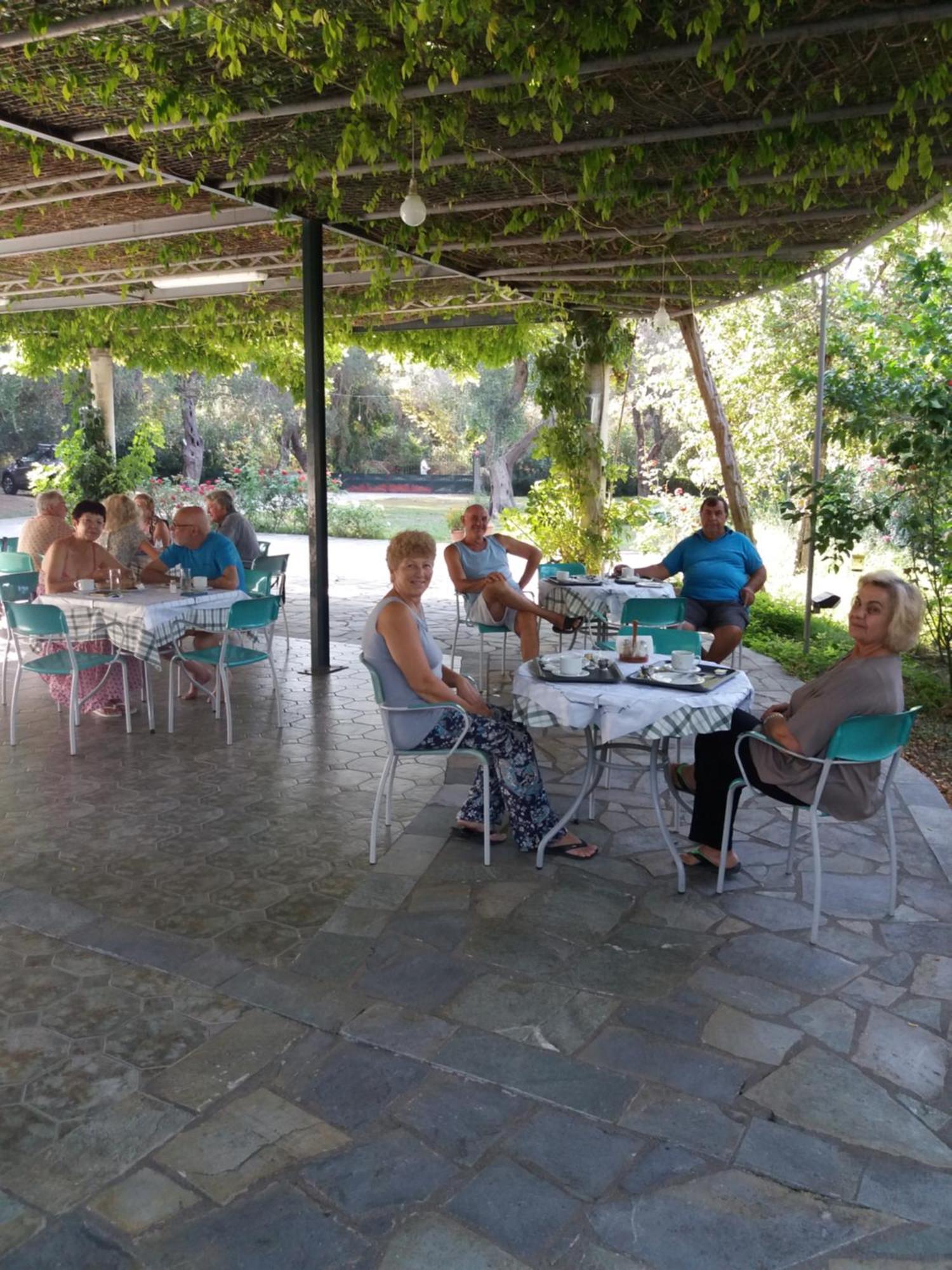 Theros Blu Sarakiniko (Epirus) Ruang foto