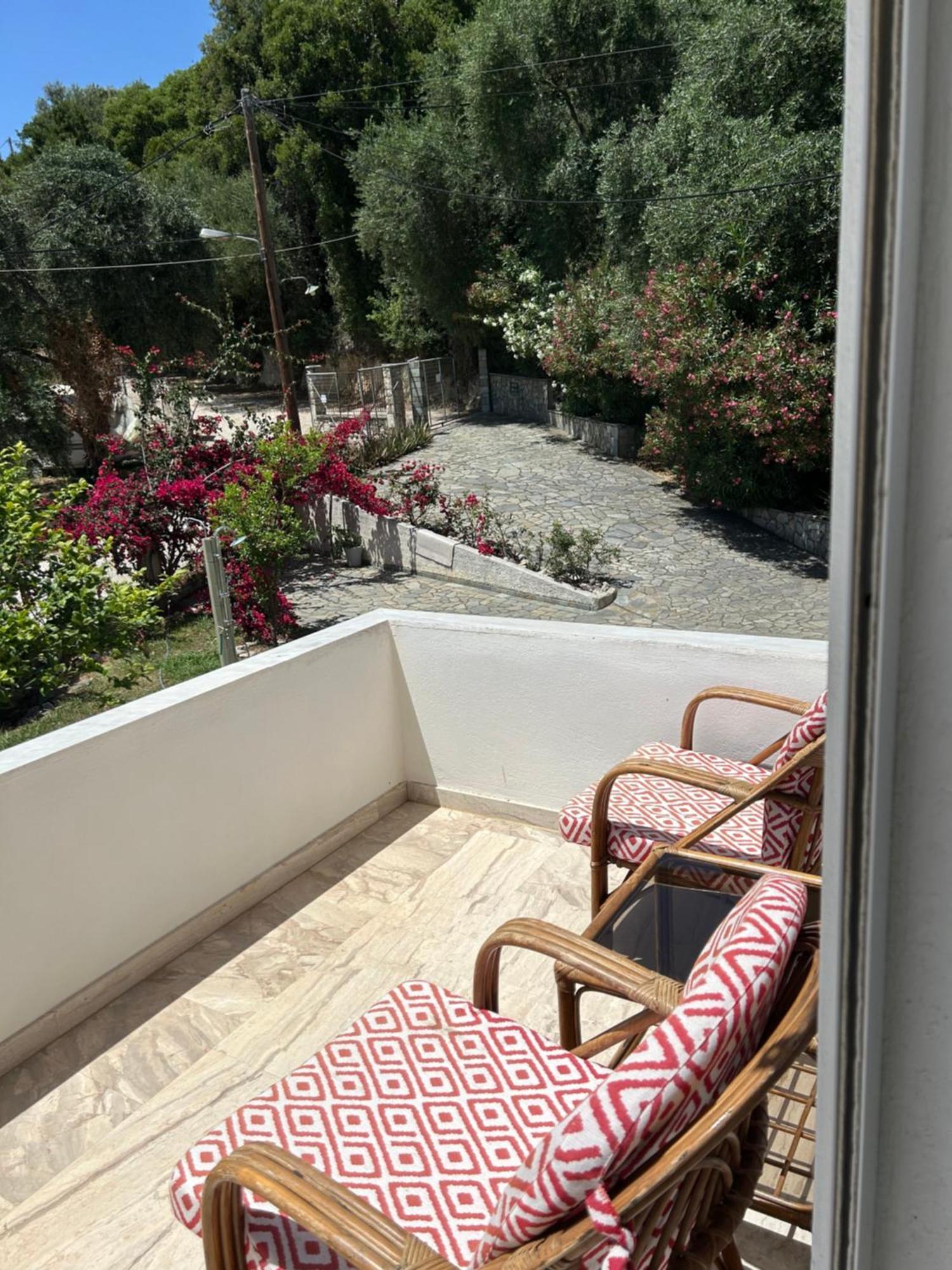 Theros Blu Sarakiniko (Epirus) Bagian luar foto