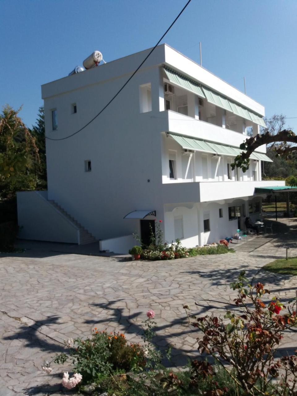 Theros Blu Sarakiniko (Epirus) Bagian luar foto
