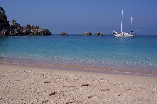 Theros Blu Sarakiniko (Epirus) Bagian luar foto