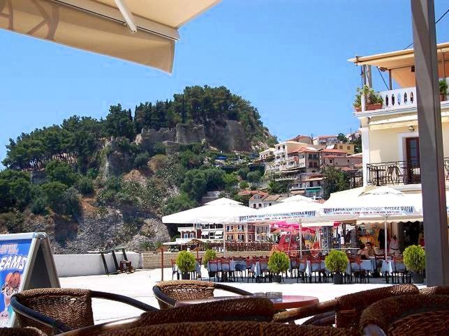 Theros Blu Sarakiniko (Epirus) Bagian luar foto