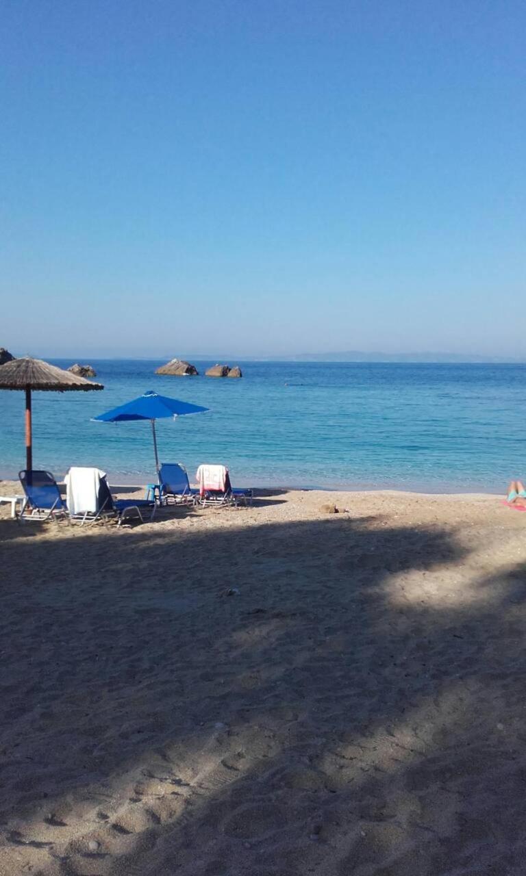 Theros Blu Sarakiniko (Epirus) Bagian luar foto